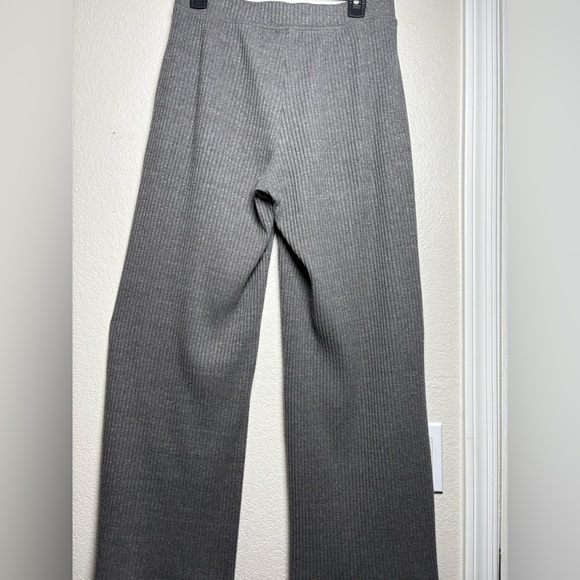Velvet by Graham & Spencer Soft Gray Wide Leg Ribbed Knit Pants, Slash Pockets. - Picture 13 of 15